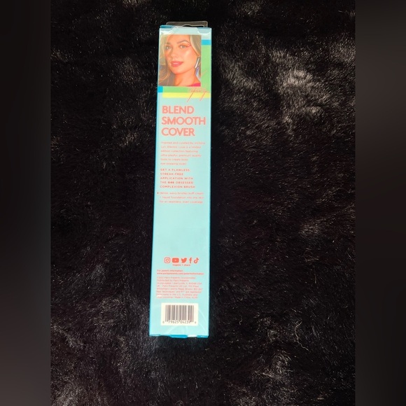 Real Techniques Electric Love Limited Edition Makeup Brush Blush & Complexion - Picture 3 of 7